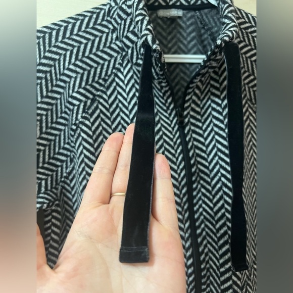 ⚪️Talbots women’s black & white zipup jacket velvet string size large petite - Picture 7 of 10